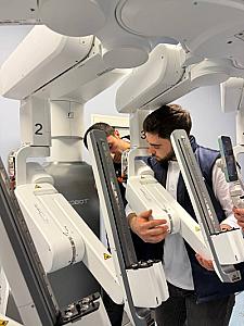 Azərbaycanda ilk dəfə Toumai Laparoscopic Surgical Robot sistemi Yeni Klinika xəstəxanasında Medsol şirkəti tərəfindən uğurla quraşdırıldı. thumbnail 2