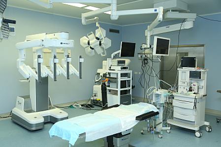Ötən gün Medsol MMC tərəfindən Yeni Klinika xəstəxanasında quraşdırılmış robotik cərrahi sistemlə ilk əməliyyat uğurla həyata keçirildi. thumbnail 2