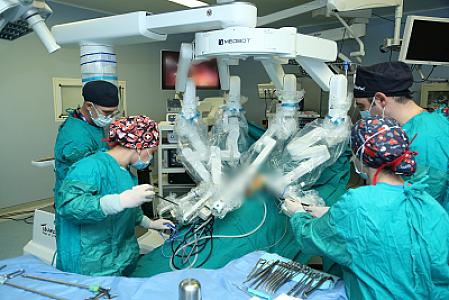 Ötən gün Medsol MMC tərəfindən Yeni Klinika xəstəxanasında quraşdırılmış robotik cərrahi sistemlə ilk əməliyyat uğurla həyata keçirildi. thumbnail 5