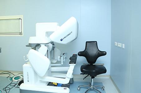 Ötən gün Medsol MMC tərəfindən Yeni Klinika xəstəxanasında quraşdırılmış robotik cərrahi sistemlə ilk əməliyyat uğurla həyata keçirildi. thumbnail 8